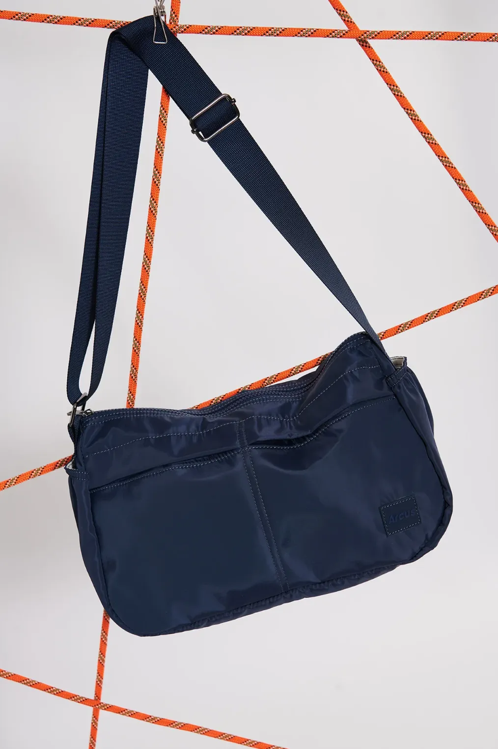 Arcus Messenger Bag Navy