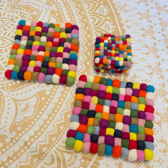 Handcrafted Felt Ball Square Trivet, Multicolor Wool Potholder, Holiday Gift, Kitchen Decor, Trivet Coaster Set, Housewarming Gift, Mini mat