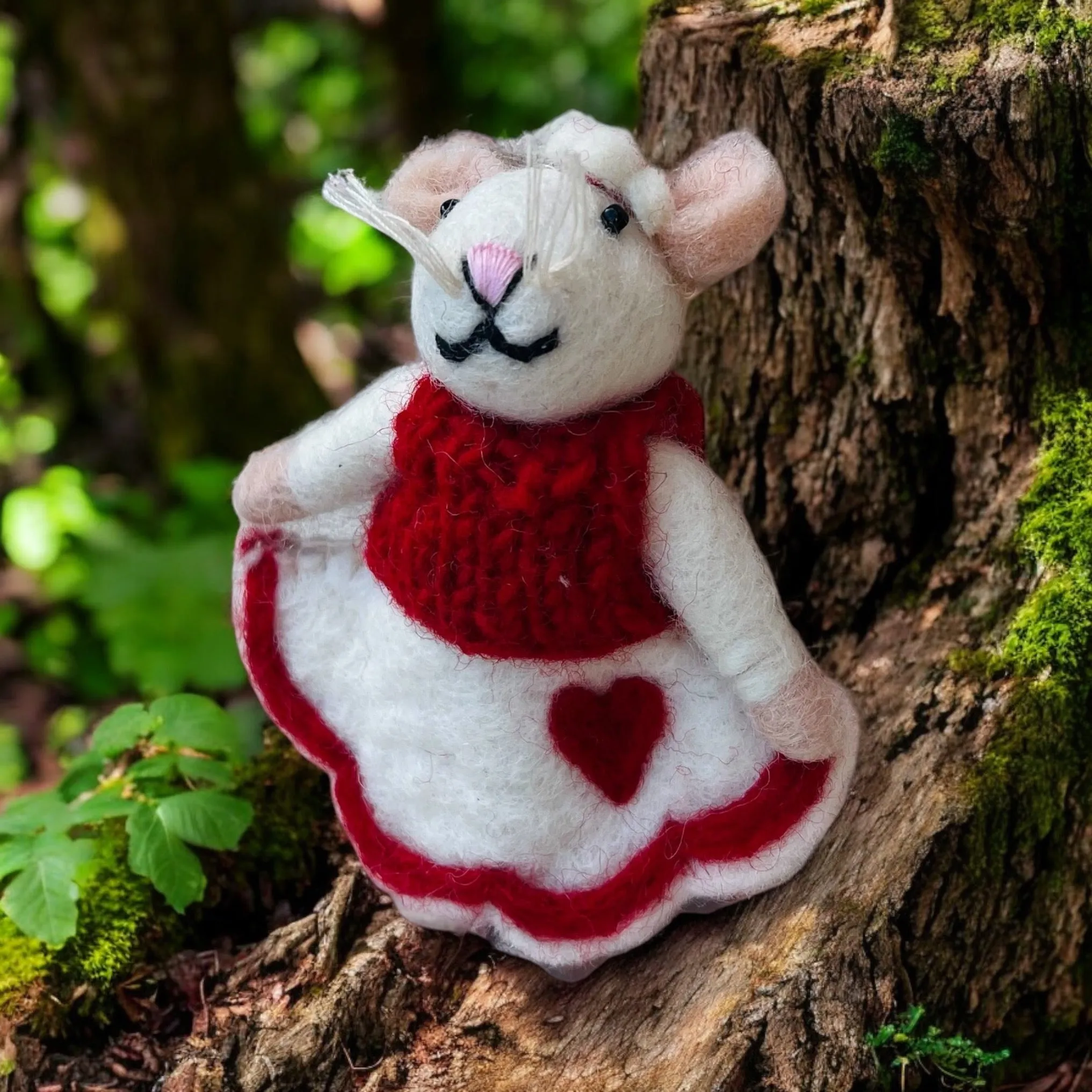 Sweetheart Couple Wool Felt Boy and Girl Valentine Mice, Wedding Gift for Bride and Groom, Valentine Gift, Anniversary, Engagement Gift, Bride Shower Gift